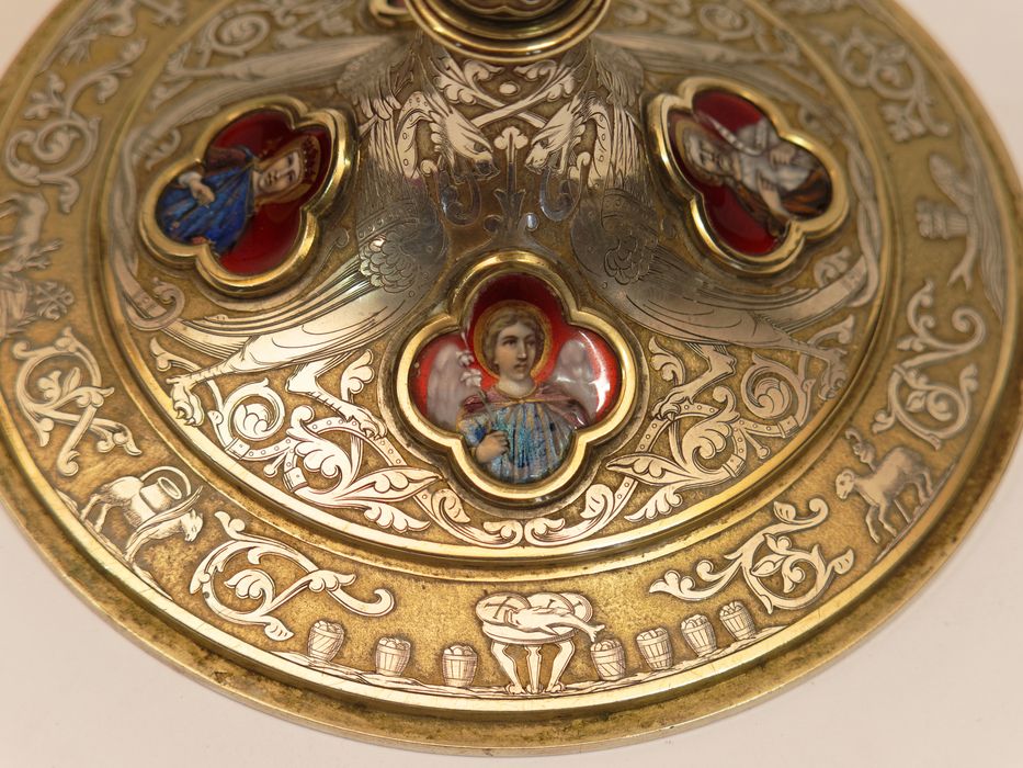 Calice : vue partielle du pied et du médaillon de l'archange Gabriel