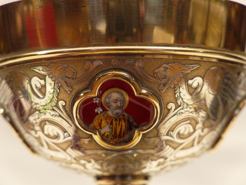 Calice : vue partielle de la coupe et du médaillon de saint Joseph