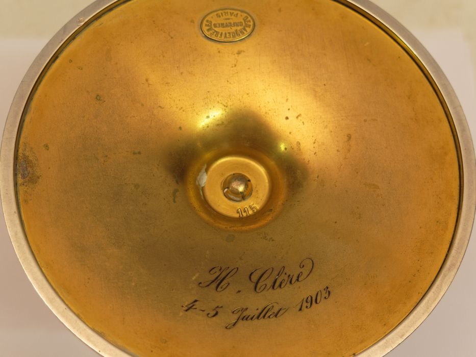 Calice : vue partielle du dessous du pied et de l'inscription
