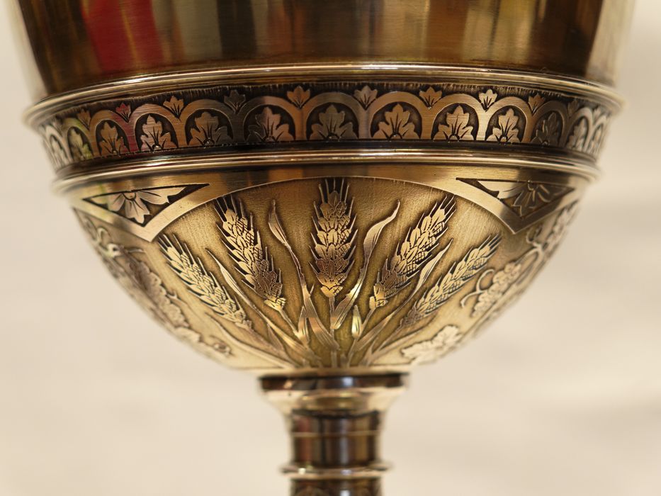 Calice : détail du décor d'épis de blé sur la coupe