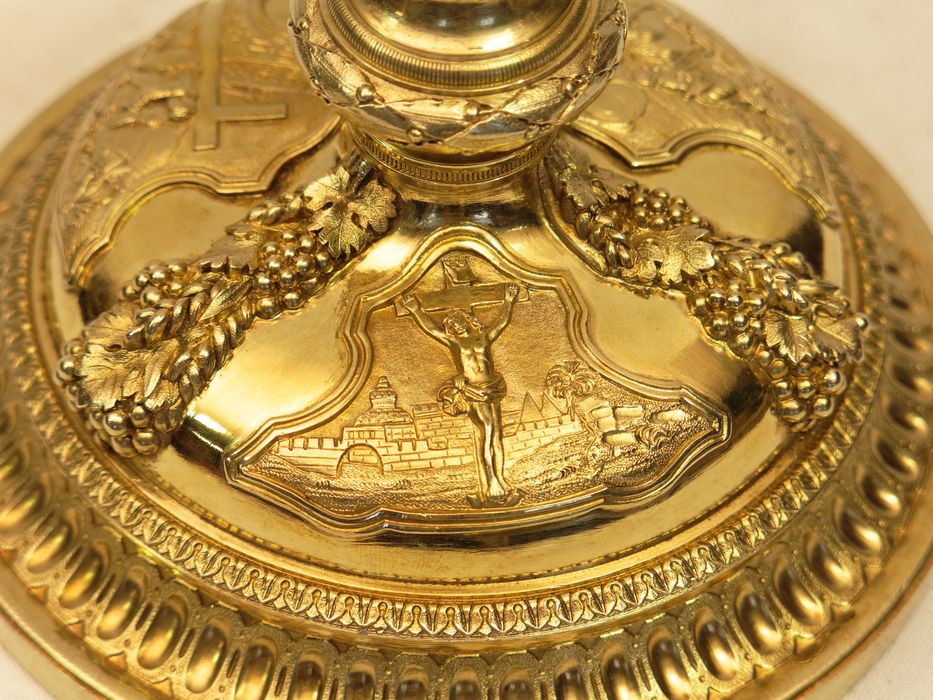 Calice : vue partielle du pied et de la scène de la Crucifixion
