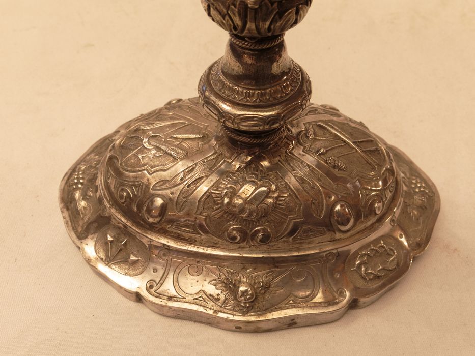 Reliquaire-monstrance : vue partielle du pied de face