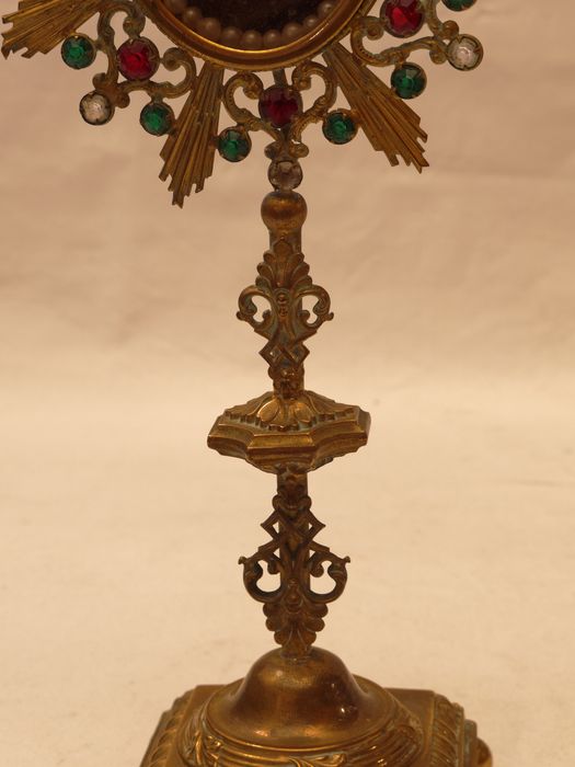 Reliquaire-monstrance : vue partielle de la tige
