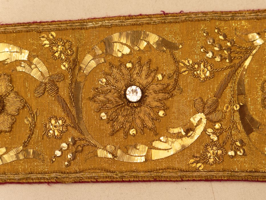 Mitre : détail du décor des fanons
