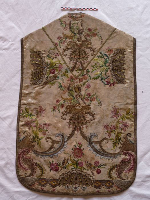 Chasuble : vue générale du revers - © conservation régionale des Monuments historiques Bourgogne-Franche-Comté