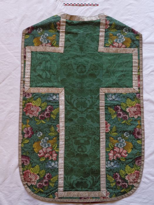 Chasuble 1 : vue du revers