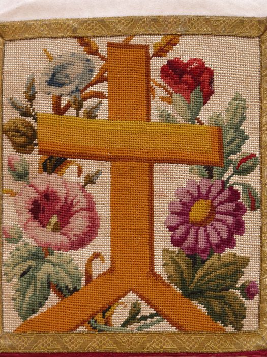 Bourse de corporal : vue de détail - © conservation régionale des Monuments historiques Bourgogne-Franche-Comté