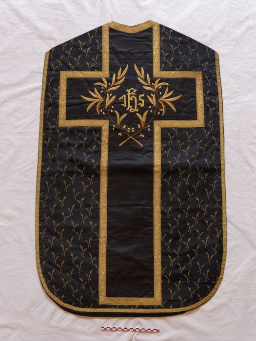 Chasuble : vue du revers - © conservation régionale des Monuments historiques Bourgogne-Franche-Comté