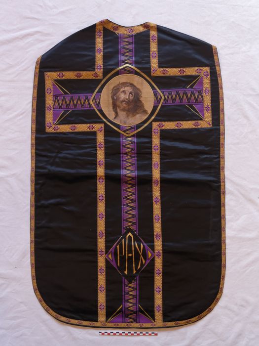 Chasuble : vue du revers - © conservation régionale des Monuments historiques Bourgogne-Franche-Comté