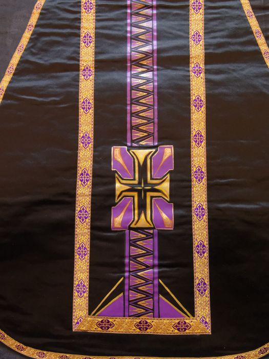 Chasuble : avers, vue de détail - © conservation régionale des Monuments historiques Bourgogne-Franche-Comté