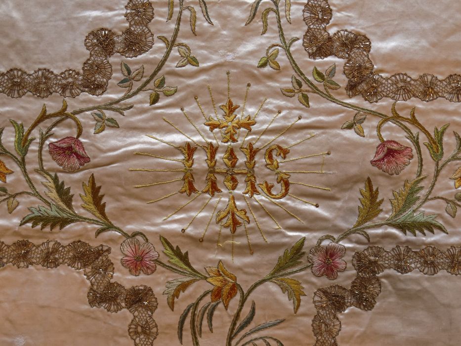 Chasuble : vue de détail - © conservation régionale des Monuments historiques Bourgogne-Franche-Comté