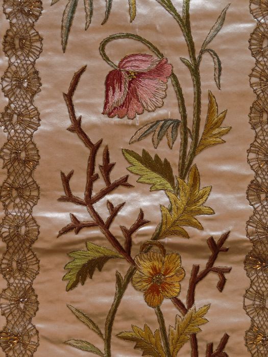 Chasuble : vue de détail - © conservation régionale des Monuments historiques Bourgogne-Franche-Comté