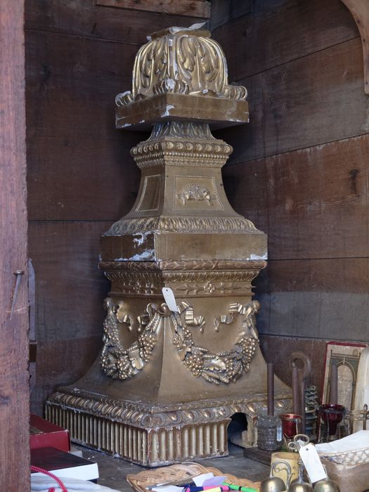 Socle monumental : vue générale - © conservation régionale des Monuments historiques Bourgogne-Franche-Comté