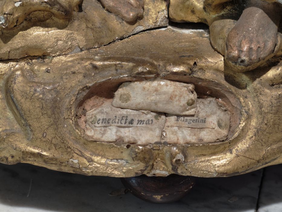 Statue-reliquaire (Trinité) : vue de détail sur les reliques