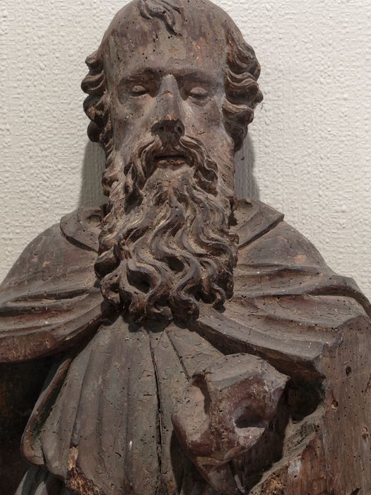 Statue (saint) : vue en buste