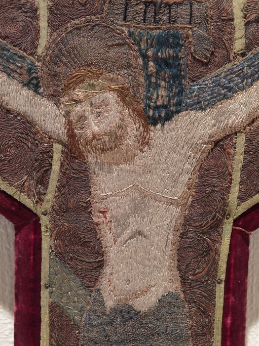 Orfrois montés sur bois : vue de détail (Le Christ)