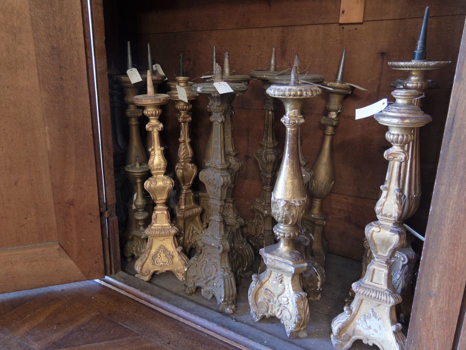 Ensemble de 23 chandeliers en bois doré : vue générale
