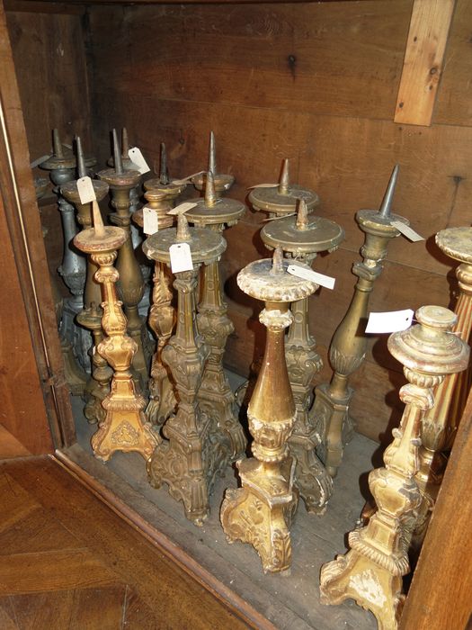 Ensemble de 23 chandeliers en bois doré : vue générale