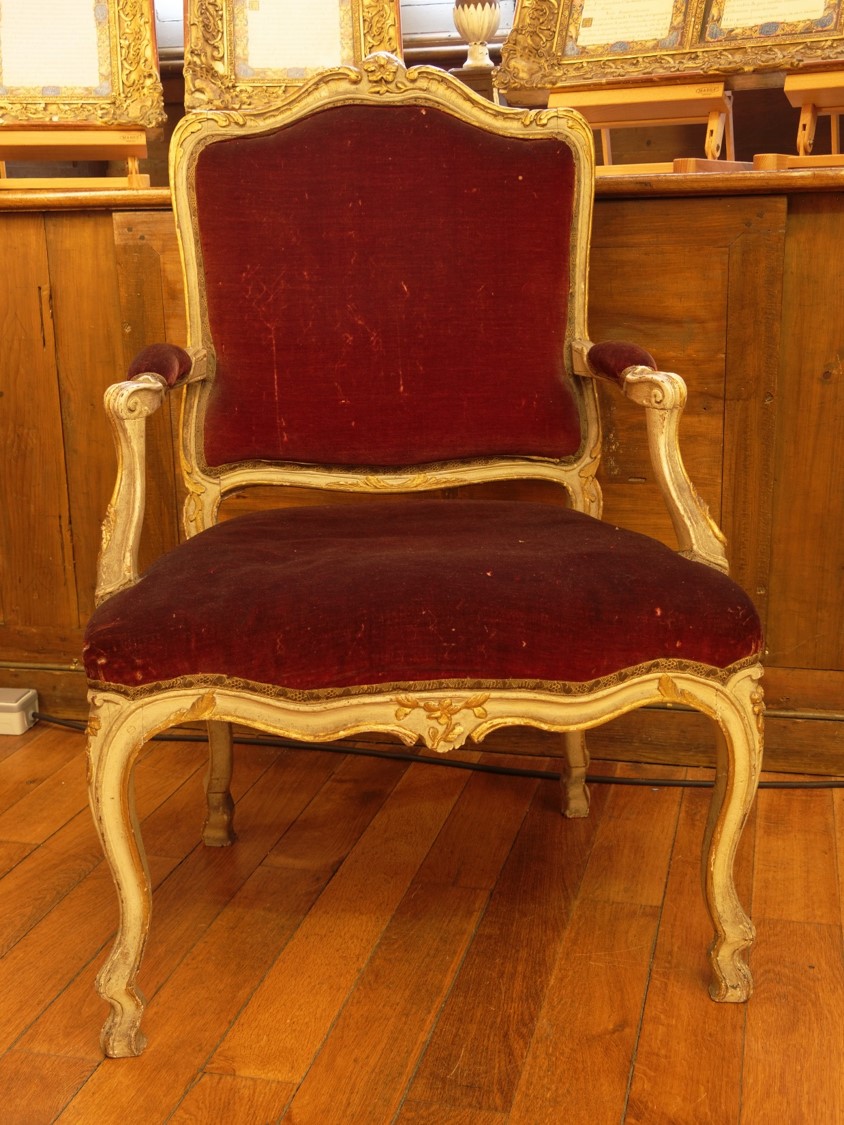 fauteuil (inv. 26) - © Ministère de la Culture (France), Direction Régionale des Affaires Culturelles de Bourgogne-Franche-Comté – Tous droits réservés