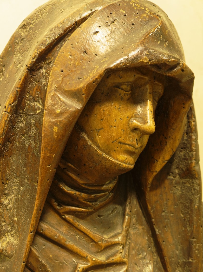 statue de calvaire : Vierge (inv. 94), visage - © Ministère de la Culture (France), Direction Régionale des Affaires Culturelles de Bourgogne-Franche-Comté – Tous droits réservés