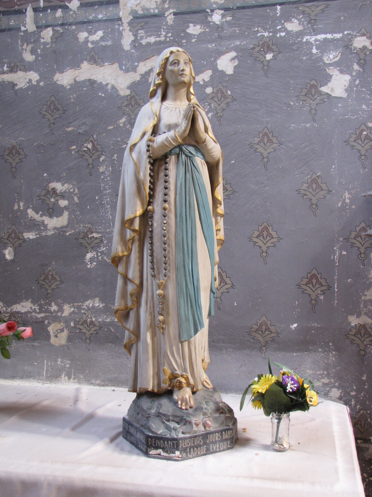 statue : Notre-Dame de Lourdes