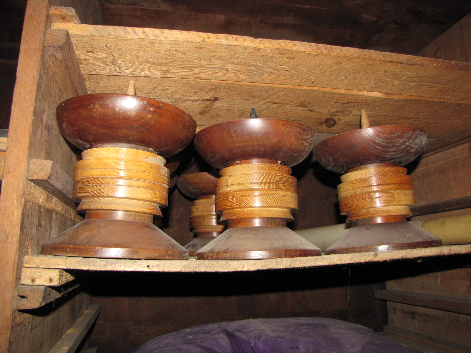 Garniture d'autel - © Ministère de la Culture (France), Direction des Affaires Culturelles de Bourgogne-Franche-Comté – Tous droits réservés
