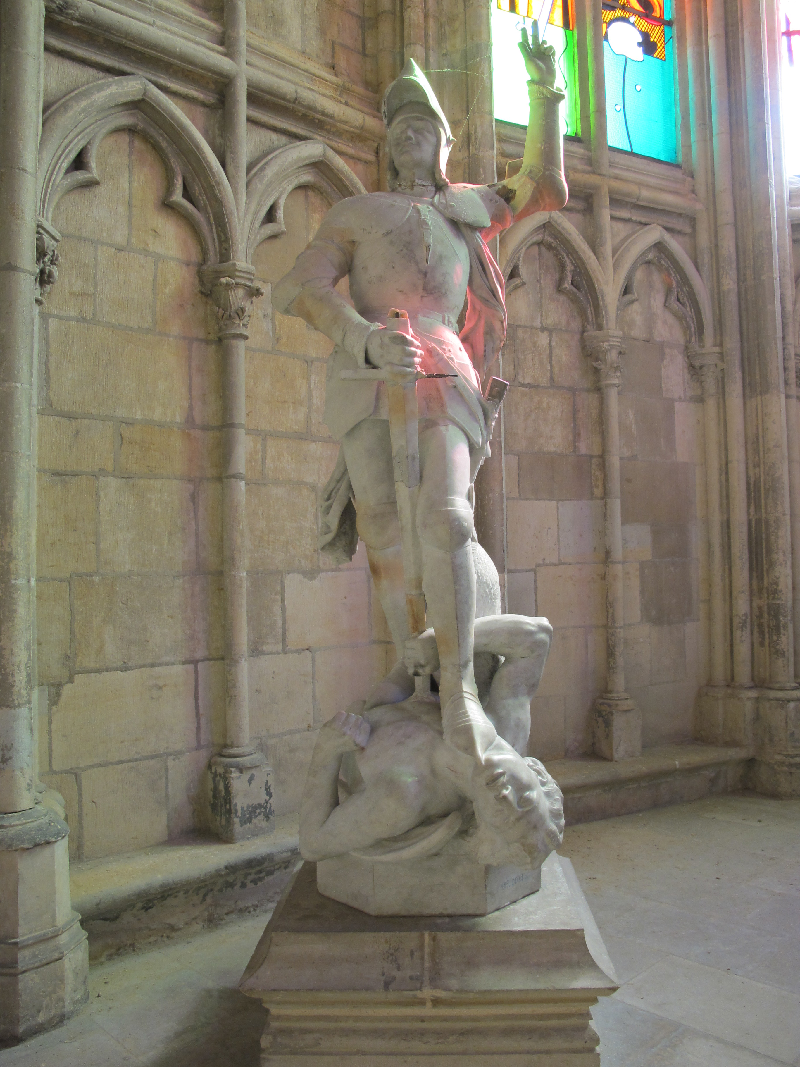 statue : Saint Michel