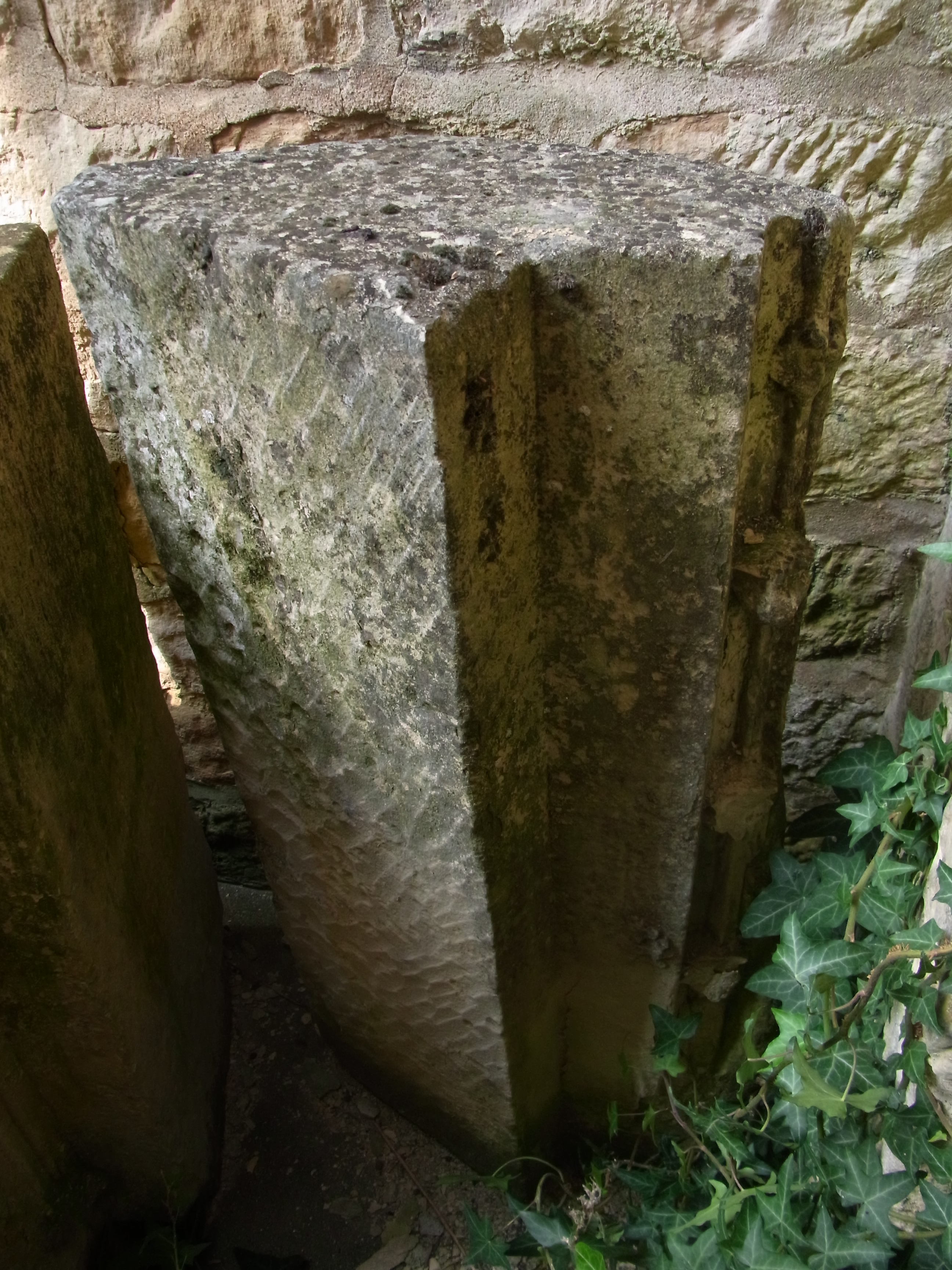 Bloc sculpté, élément de pinacle