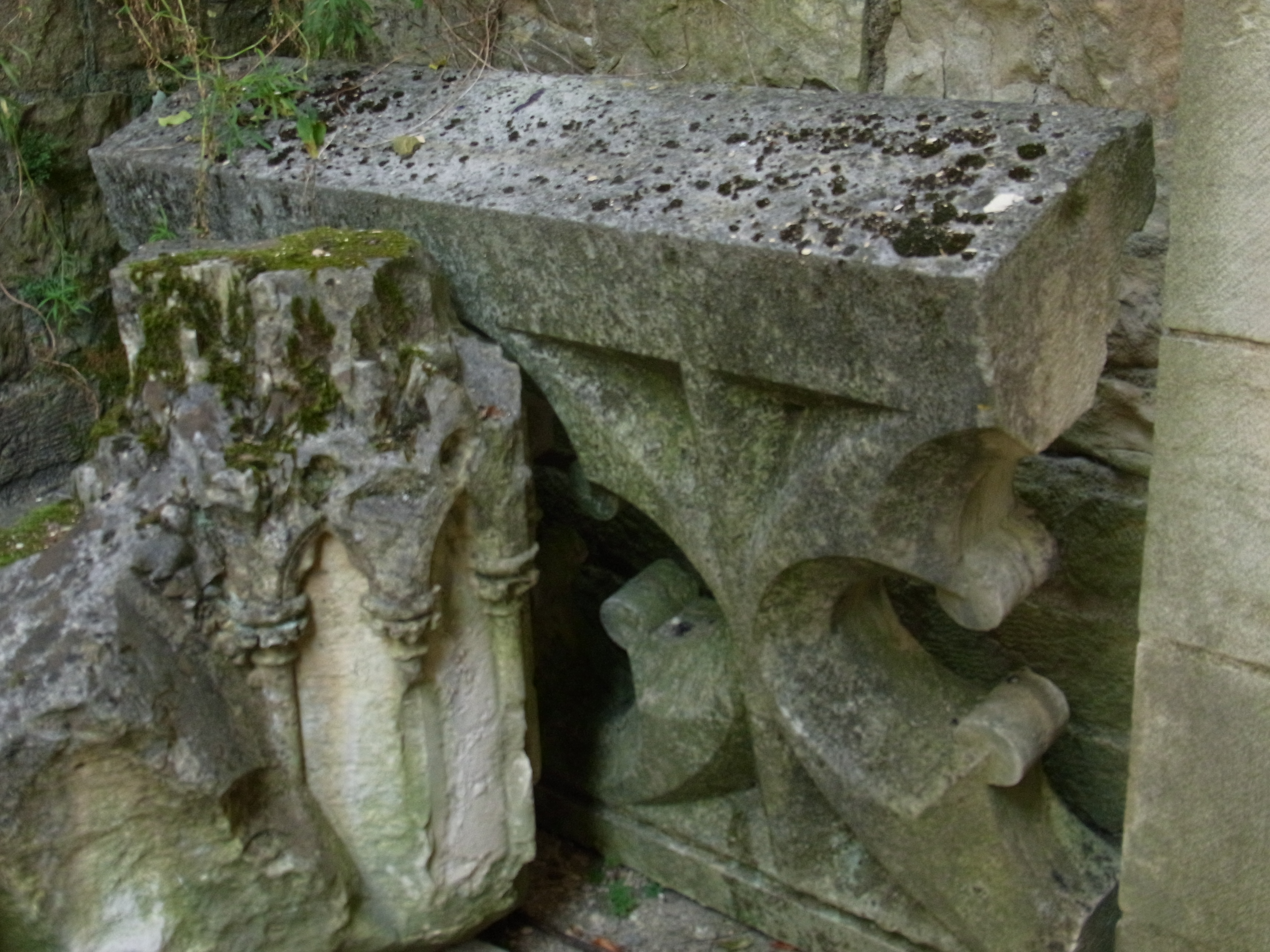 Fragment d'une balustrade des parties hautes de la cathédrale