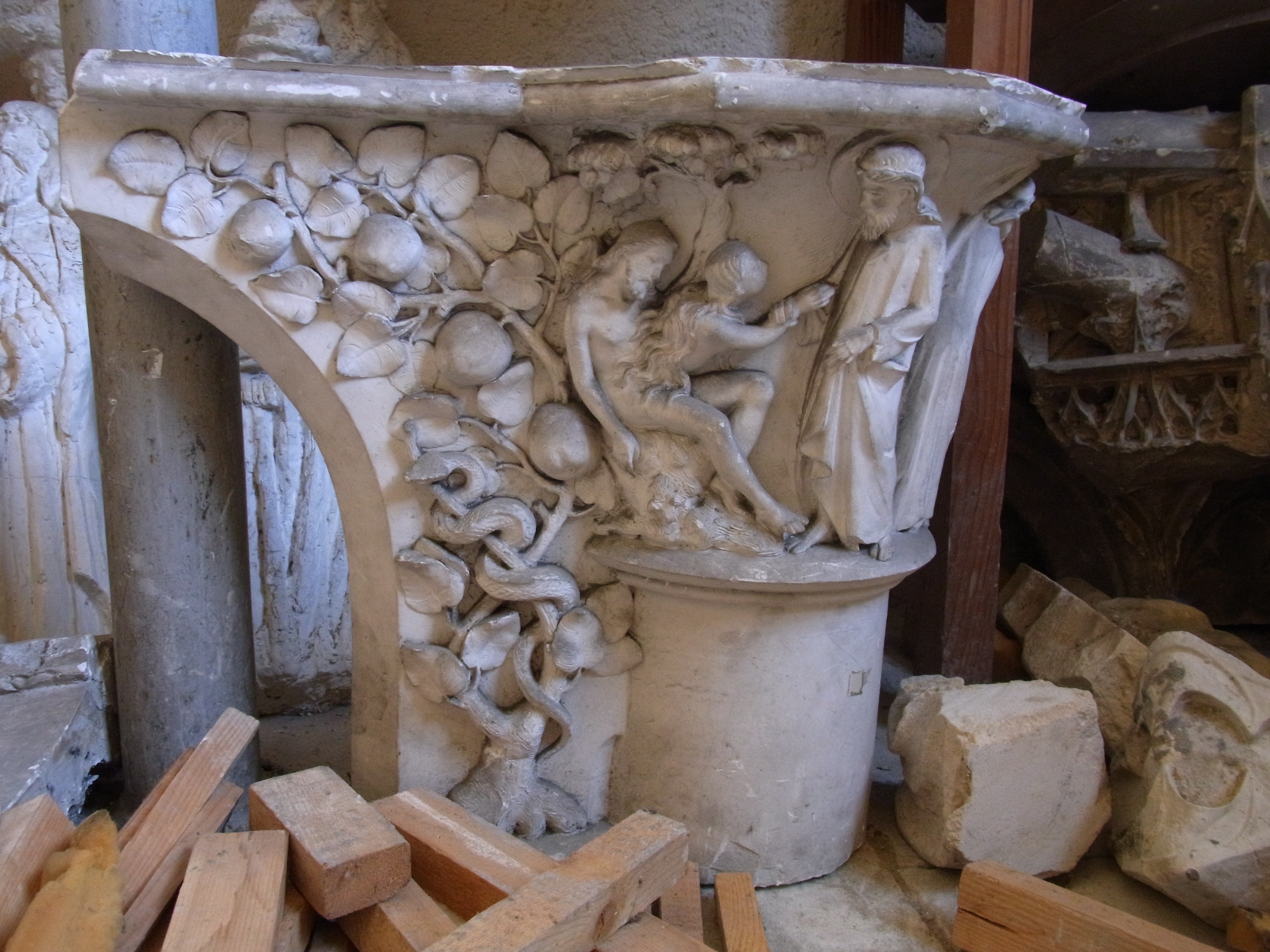 Moulage du chapiteau du ciborium de l'ancien maître-autel