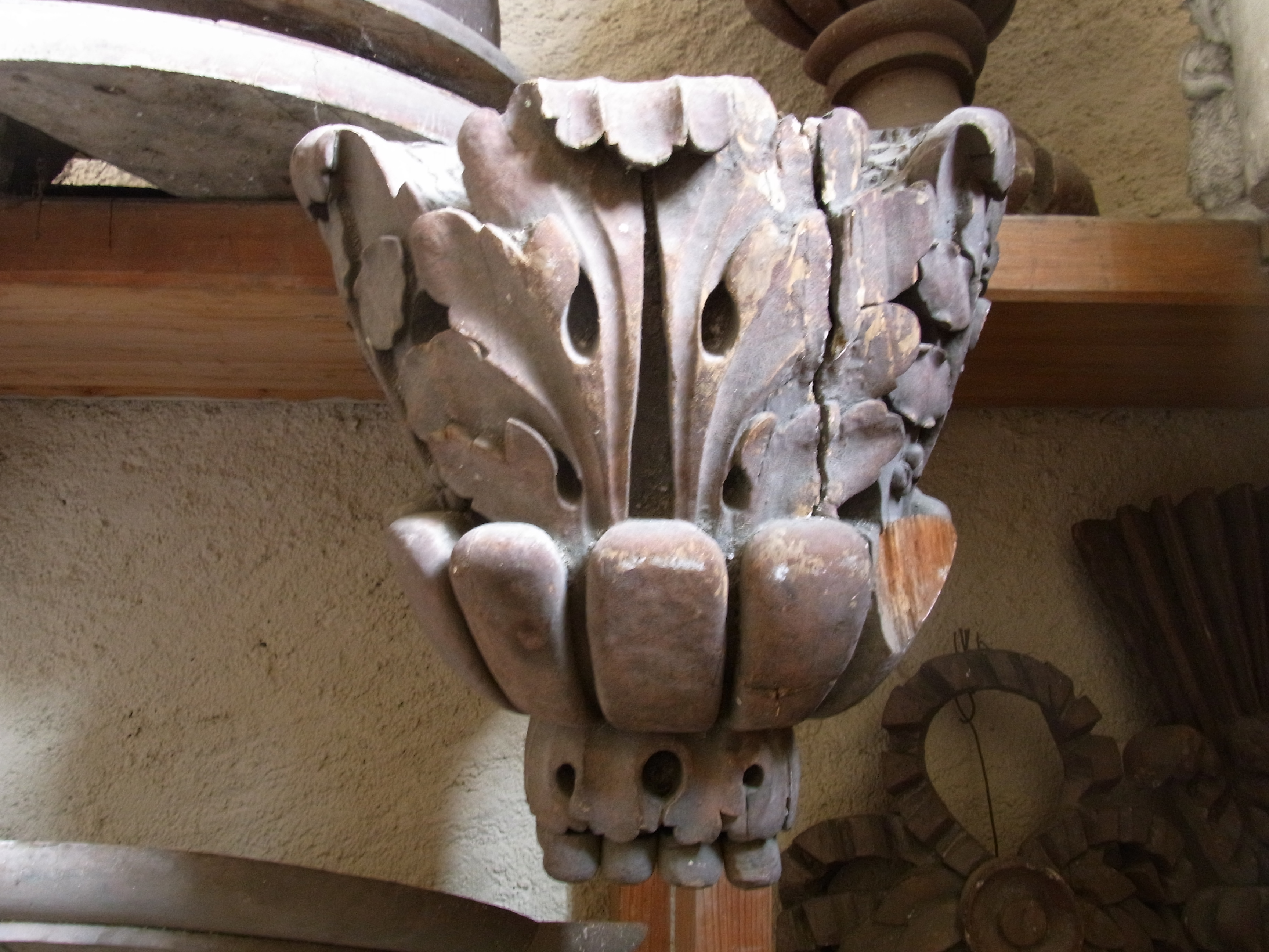 Élément décoratif provenant de l'ancien orgue de la cathédrale, culots feuillagés