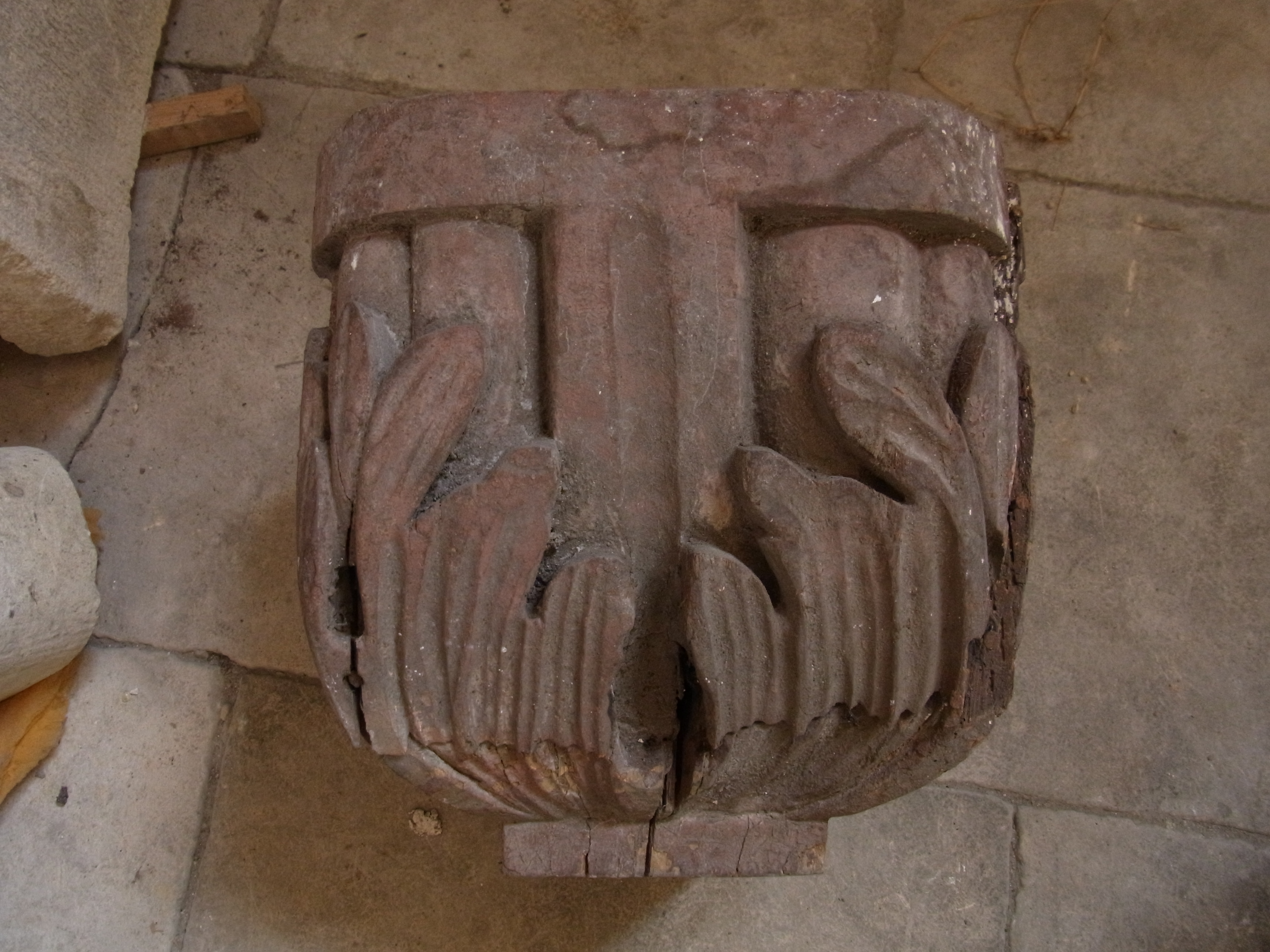 Élément décoratif provenant de l'ancien orgue de la cathédrale, culots feuillagés