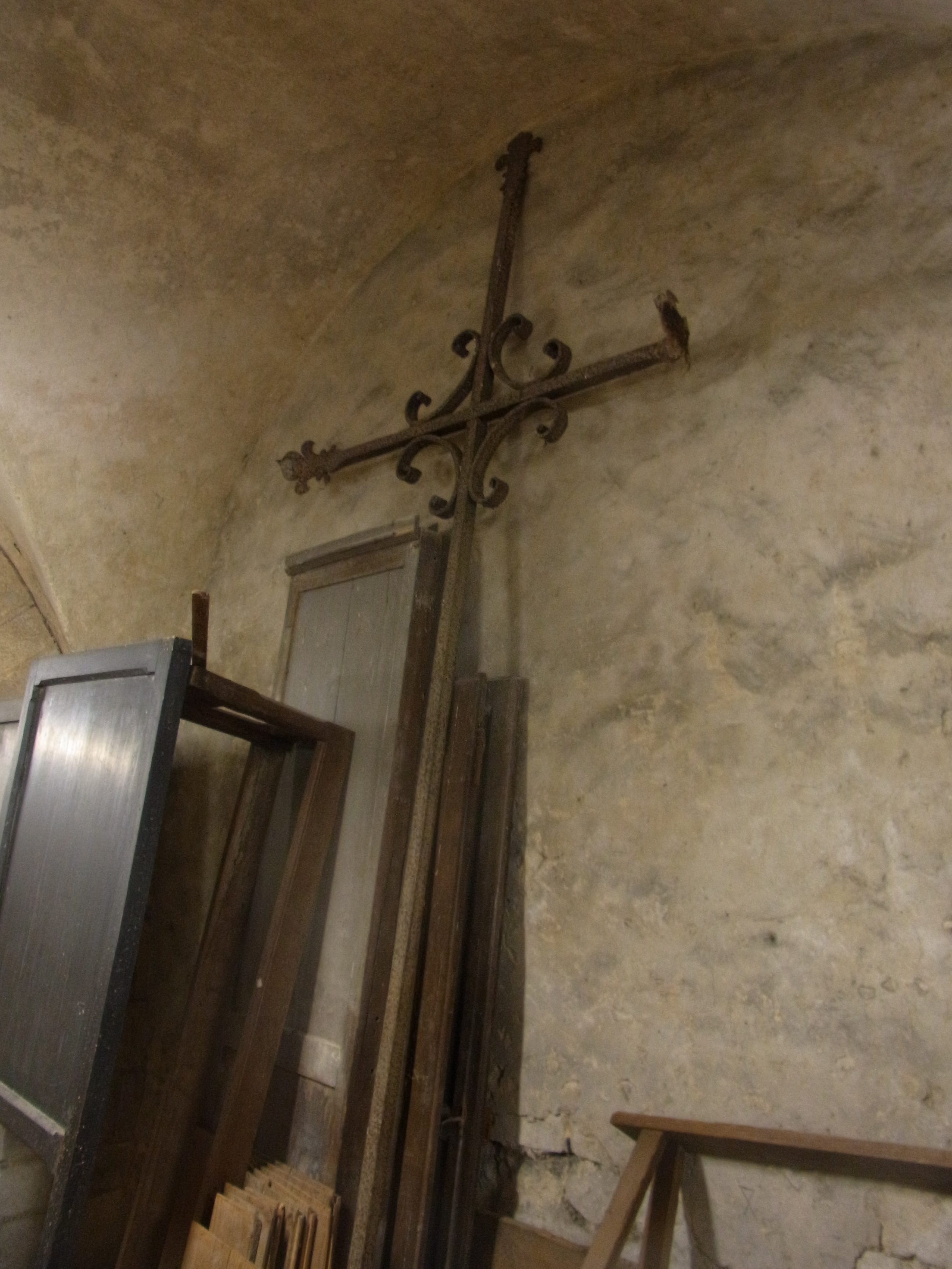 Ancienne croix sommitale de la croisée du transept de la cathédrale