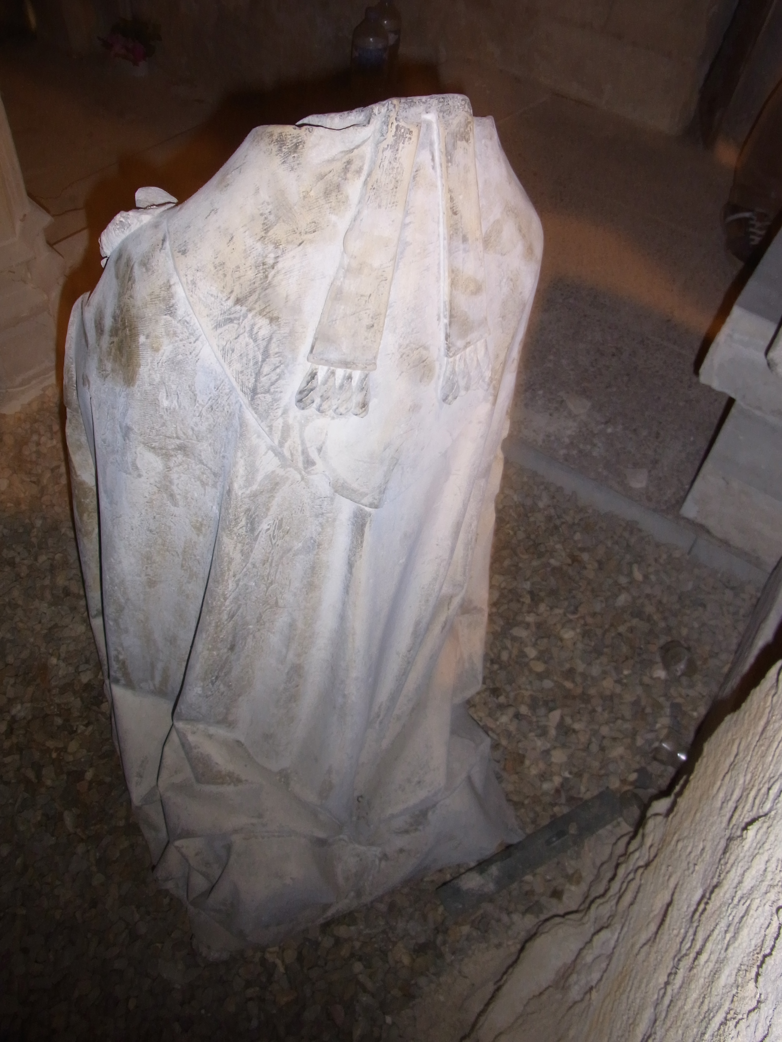 Statue d'un évêque