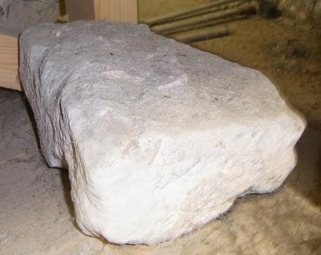 Bloc de pierre crayeuse