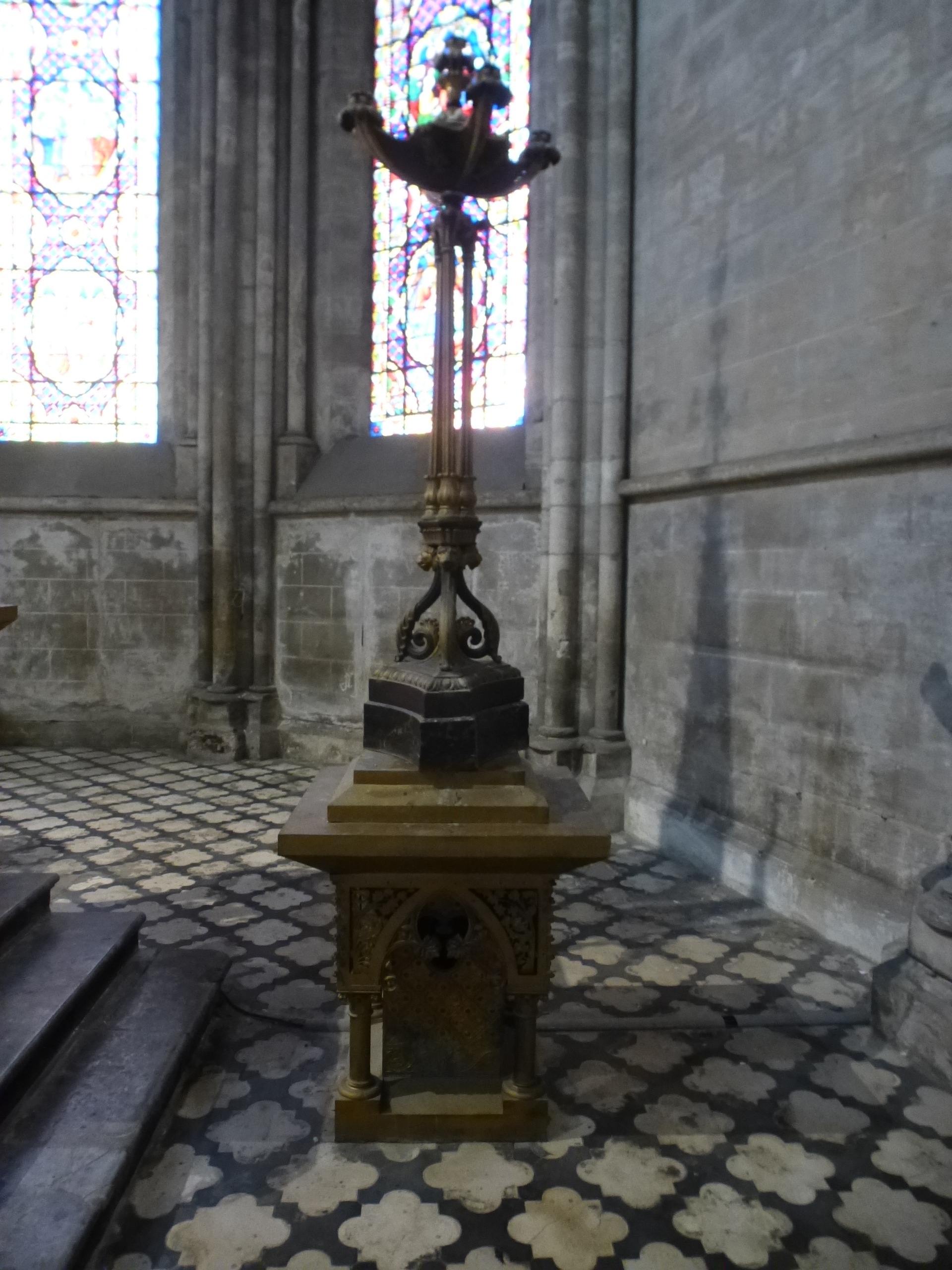 torchère - © Ministère de la Culture (France), Direction Régionale des Affaires Culturelles de Bourgogne-Franche-Comté – Tous droits réservés