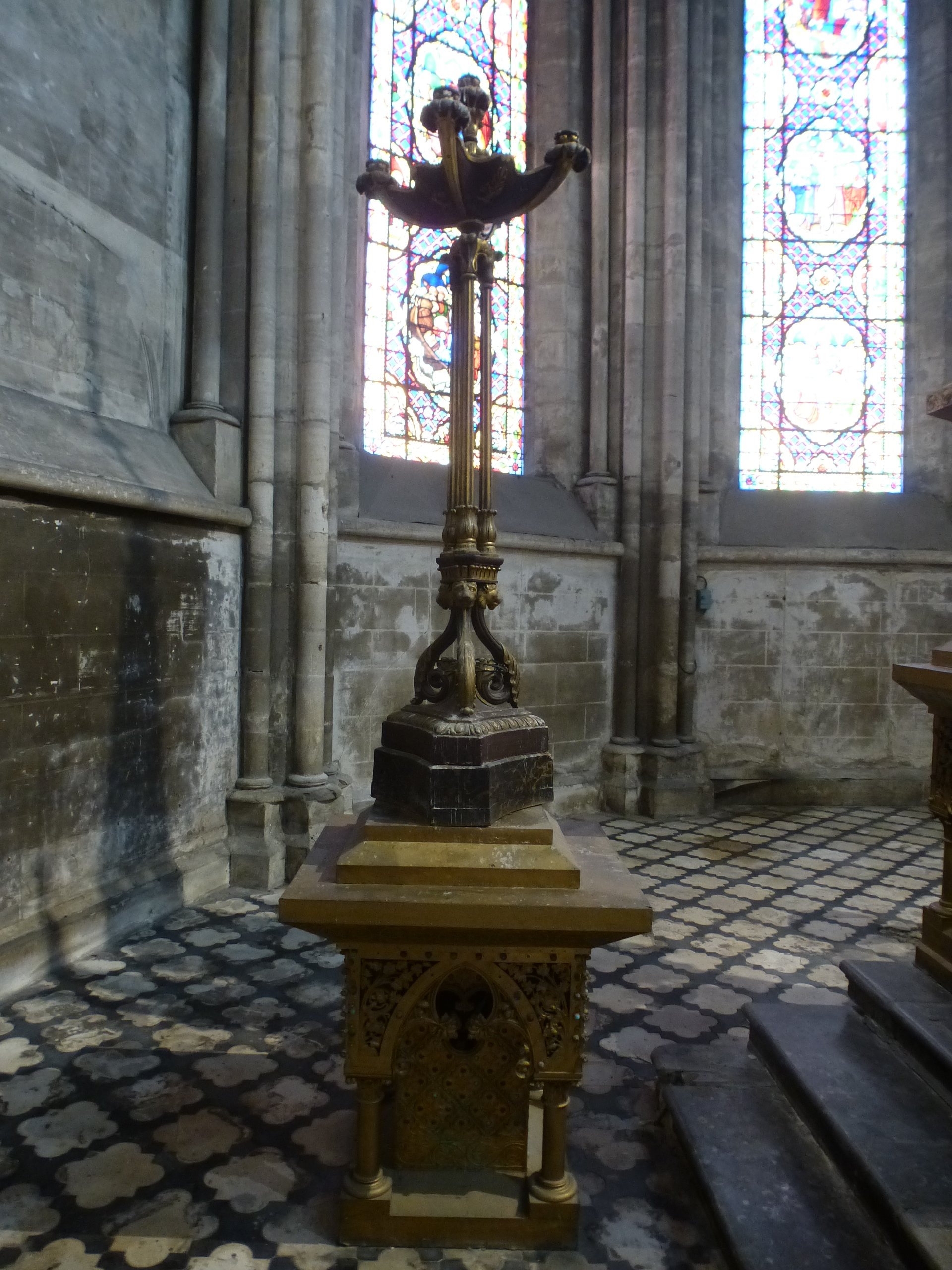 torchère - © Ministère de la Culture (France), Direction Régionale des Affaires Culturelles de Bourgogne-Franche-Comté – Tous droits réservés