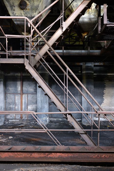 escaliers permettant d'accéder au niveau supérieur pour le chargement 