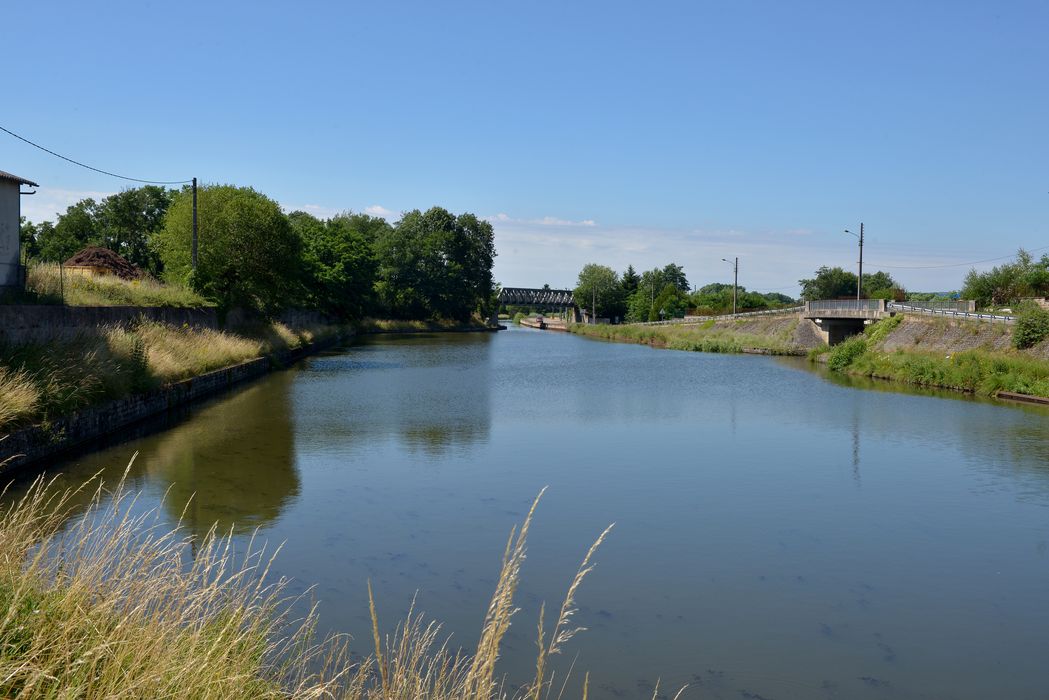 zone de retournement des péniches devant l'entrée du port du lavoir 