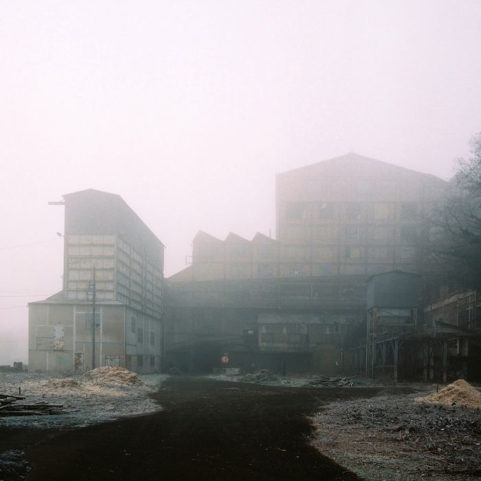 façade est du lavoir un jour de brouillard