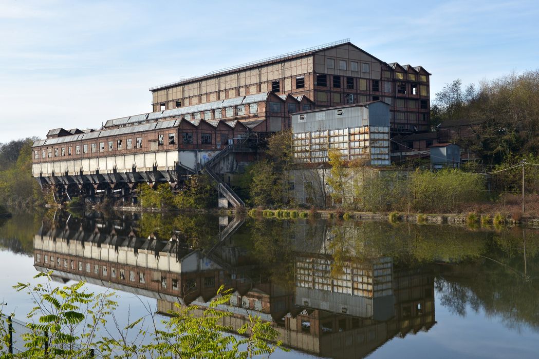 façades est et sud du lavoir et son port de chargement des péniches  