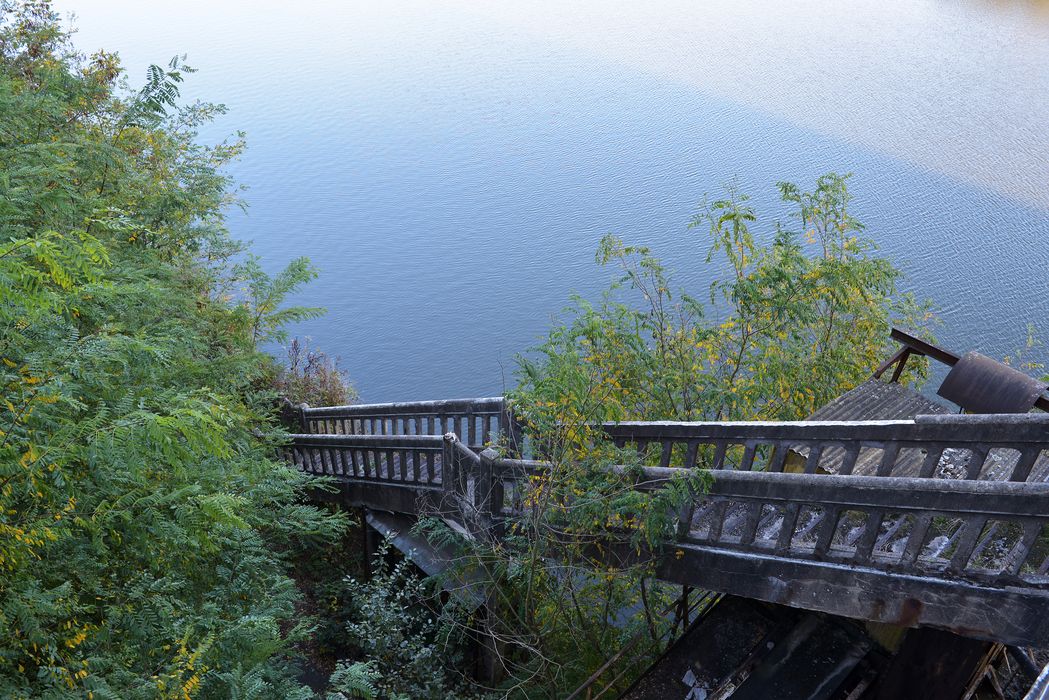 escalier qui permet d'accéder aux différents niveaux de la partie est du lavoir