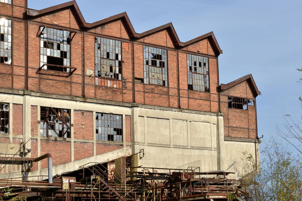 façade ouest du lavoir, vue partielle