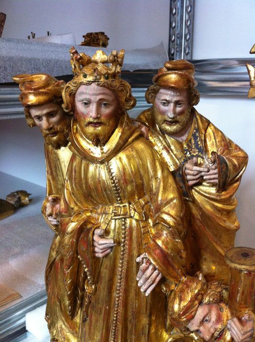 retable  : la Crucifixion, détail d'un groupe sculpté