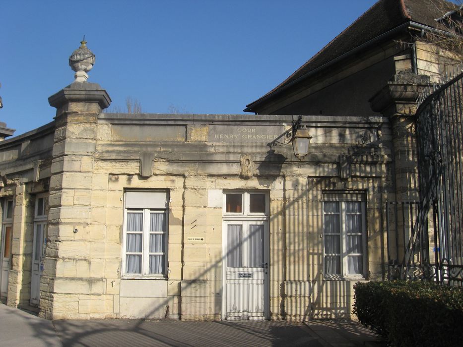 Hôpital général, ancien hospice du Saint-Esprit, cour Henri Grangier