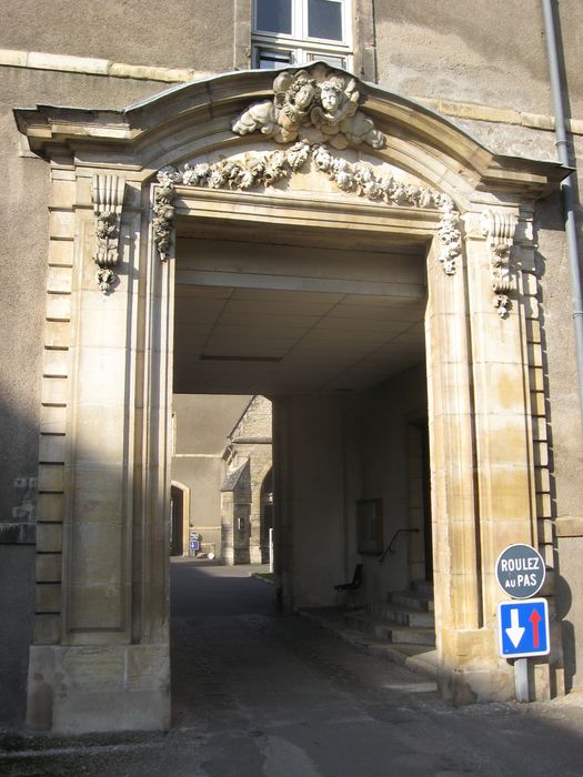 Hôpital général, ancien hospice du Saint-Esprit, passage couvert