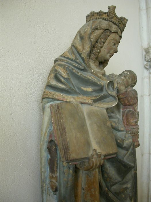 Statue : Vierge à l'Enfant, vue partielle - © Ministère de la Culture (France), Direction régionale des affaires culturelles de Bourgogne-Franche-Comté, tous droits réservés