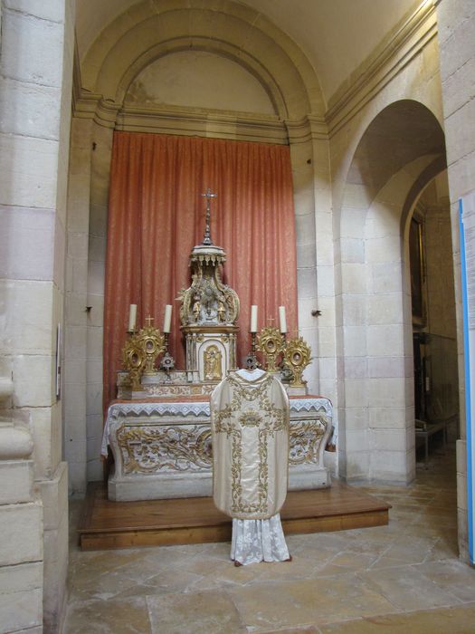 autel, gradins d'autel, tabernacle, exposition - © Ministère de la Culture (France), Direction régionale des affaires culturelles de Bourgogne-Franche-Comté, tous droits réservés