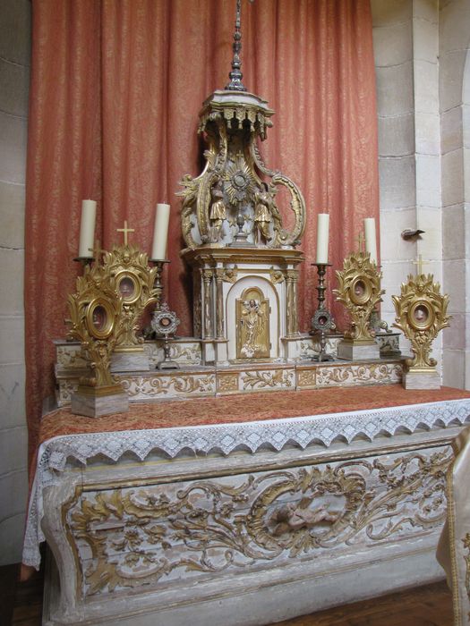 autel, gradins d'autel, tabernacle, exposition - © Ministère de la Culture (France), Direction régionale des affaires culturelles de Bourgogne-Franche-Comté, tous droits réservés