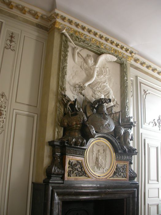Bas-relief : la Renommée - © Ministère de la Culture (France), Direction régionale des affaires culturelles de Bourgogne-Franche-Comté, tous droits réservés